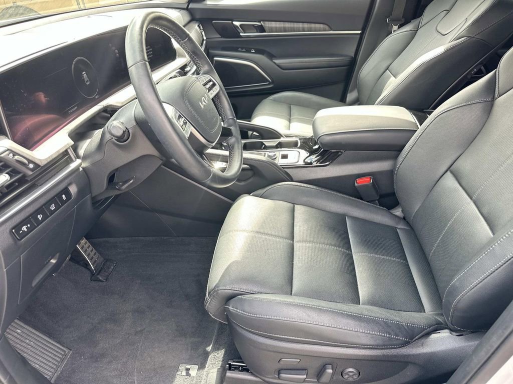 Used 2025 Kia Telluride SX w/ SX Captain's Chair Package image 14