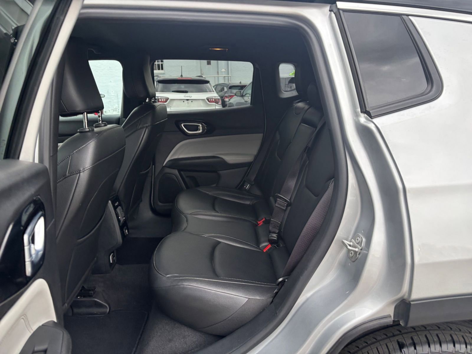 Used 2025 Jeep Compass Trailhawk image 23