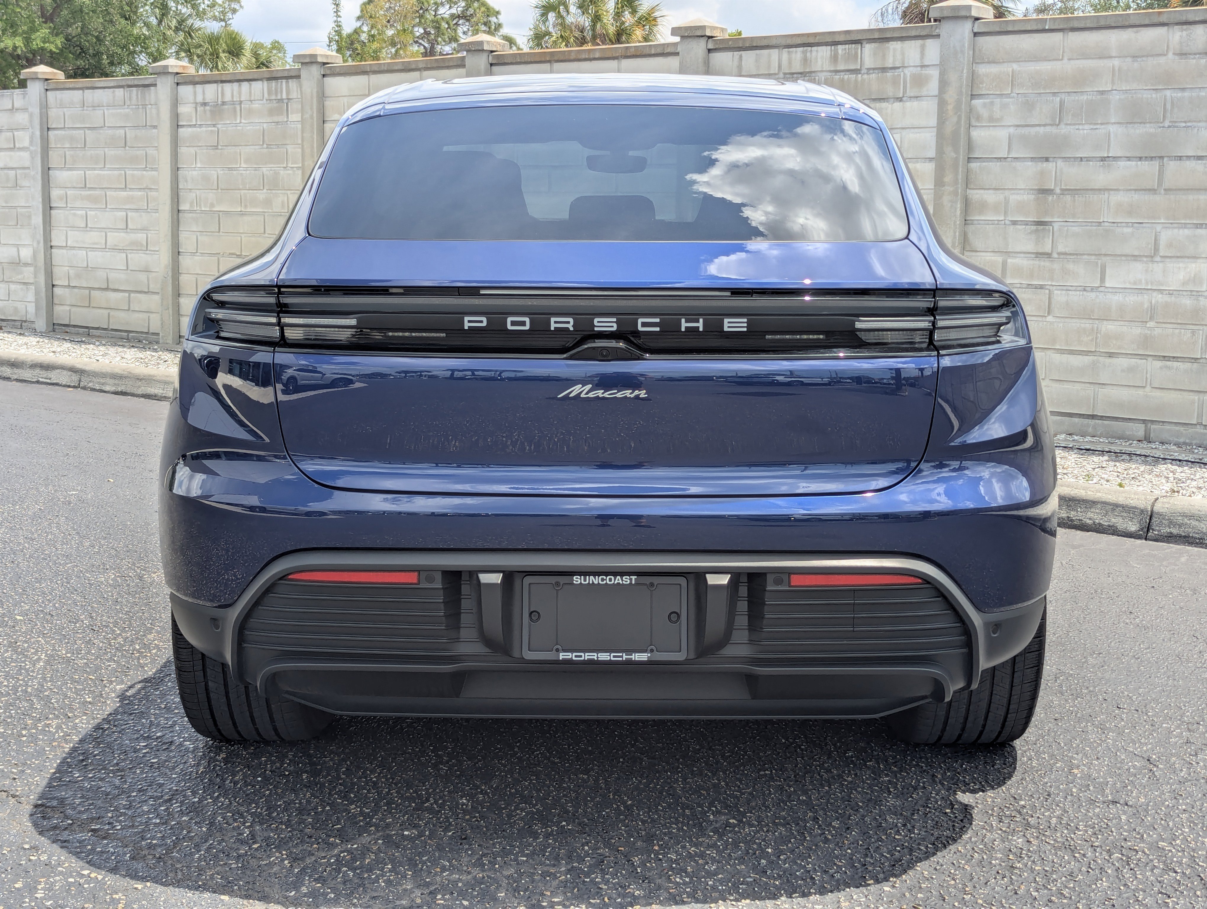 Certified 2025 Porsche Macan Electric RWD image 6