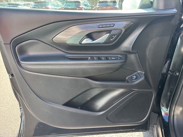 Used 2024 GMC Terrain SLT image 31