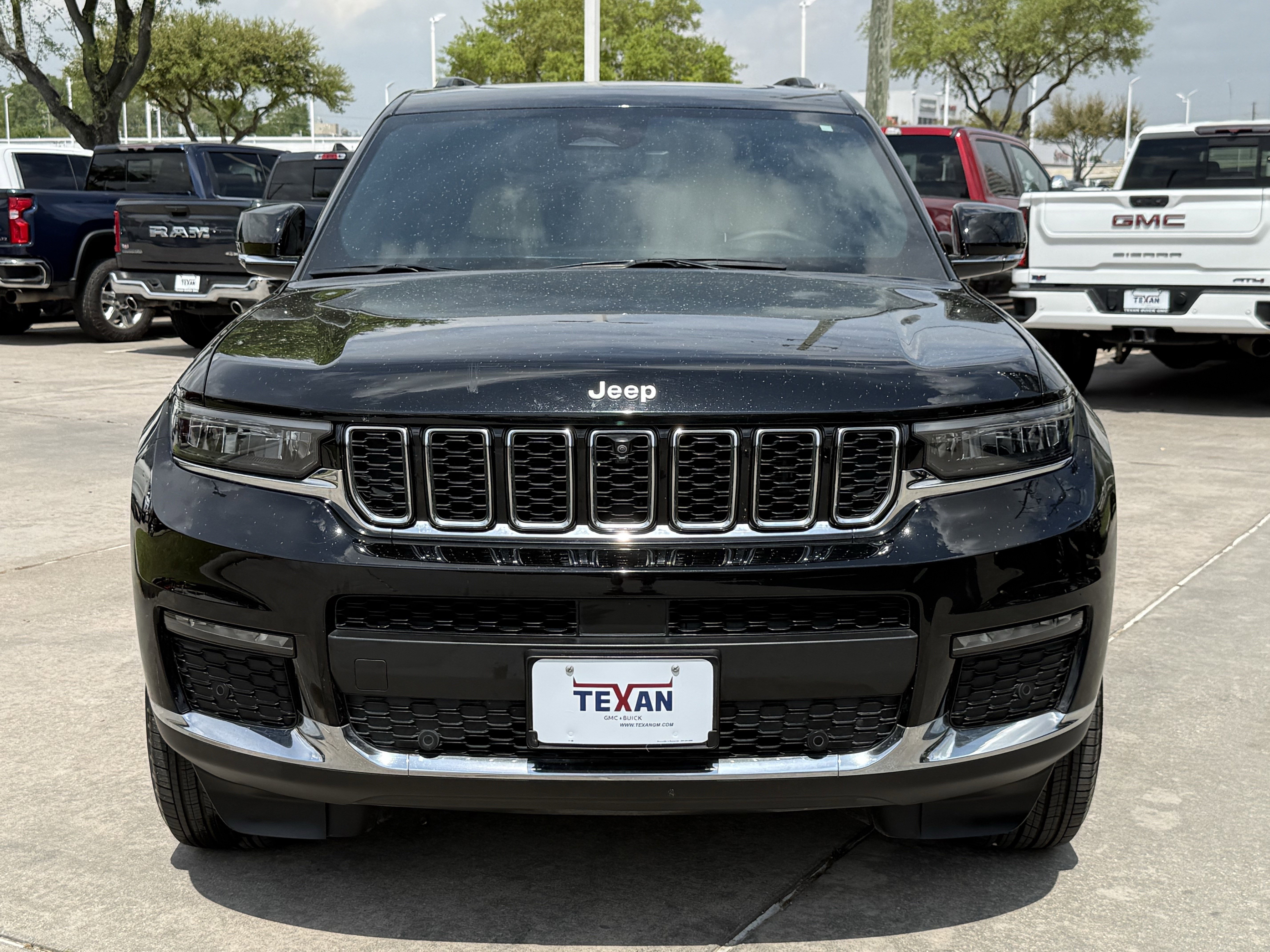 Used 2024 Jeep Grand Cherokee L Limited w/ Luxury Tech Group II image 10
