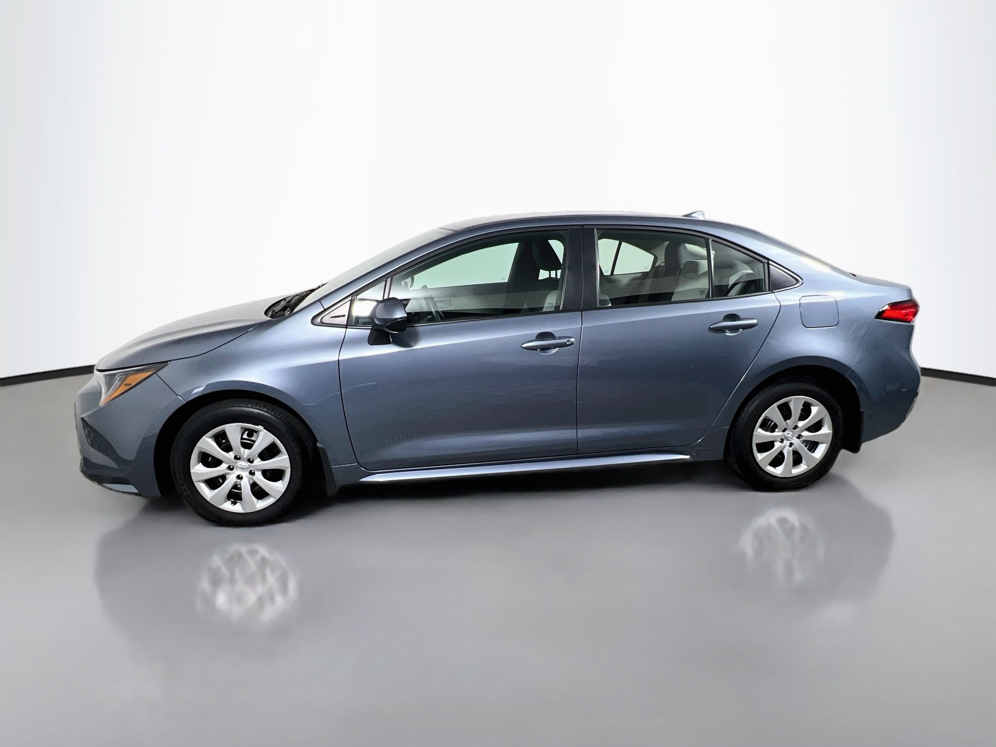 Used 2026 Toyota Corolla LE FWD image 9
