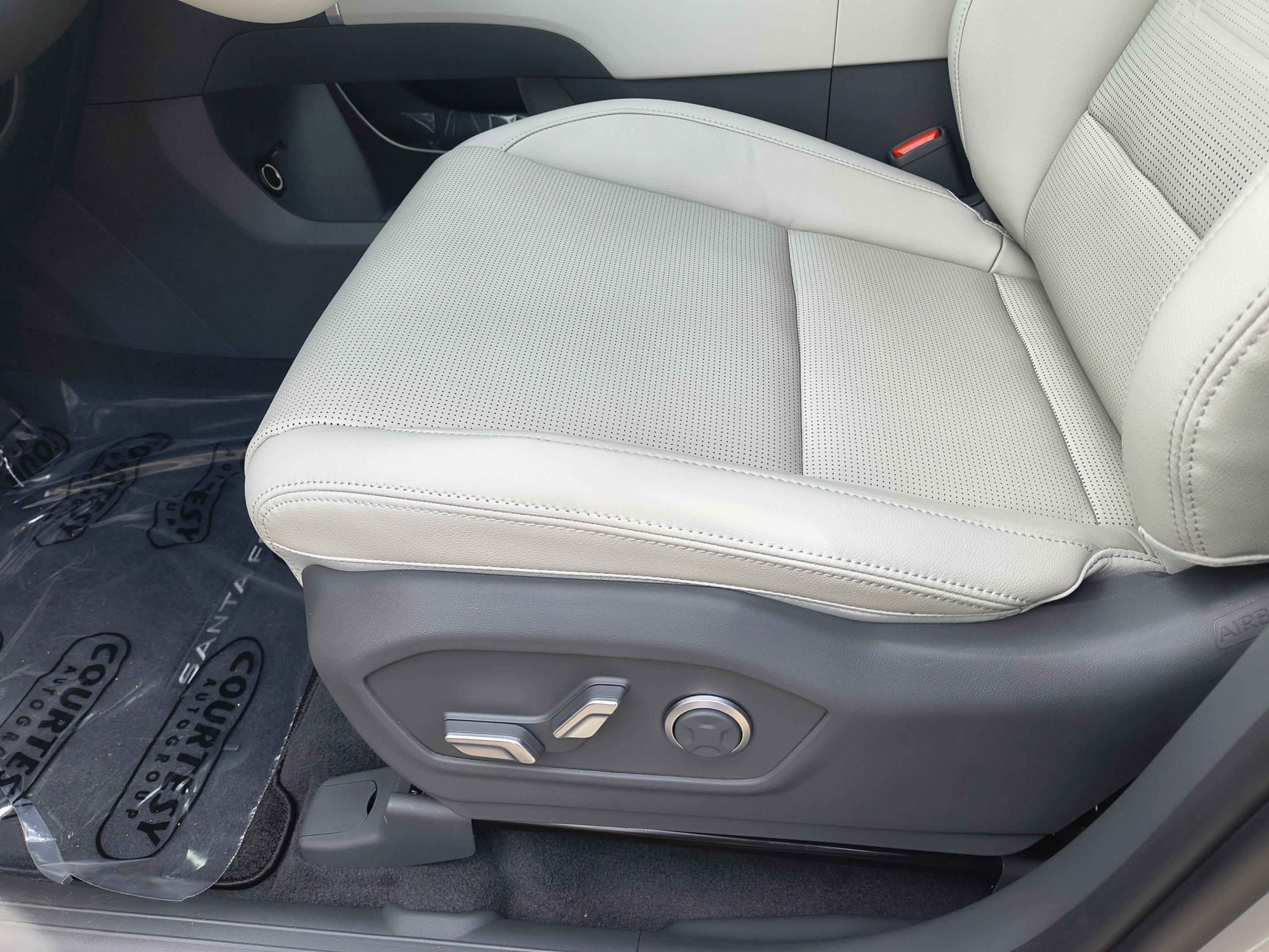 New 2027 Hyundai Santa Fe Limited FWD image 23
