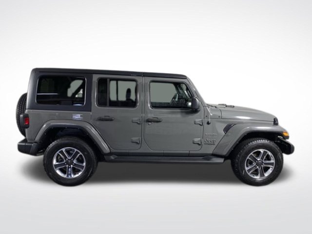 Used 2022 Jeep Wrangler Unlimited Sahara w/ Cold Weather Group AWD/4WD image 9