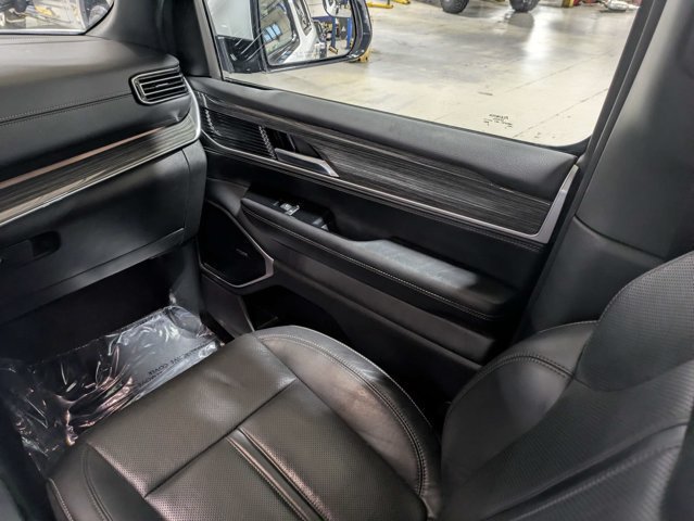 Used 2022 Jeep Wagoneer Series II AWD/4WD image 18