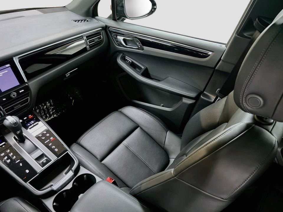 Certified 2026 Porsche Macan AWD/4WD image 26