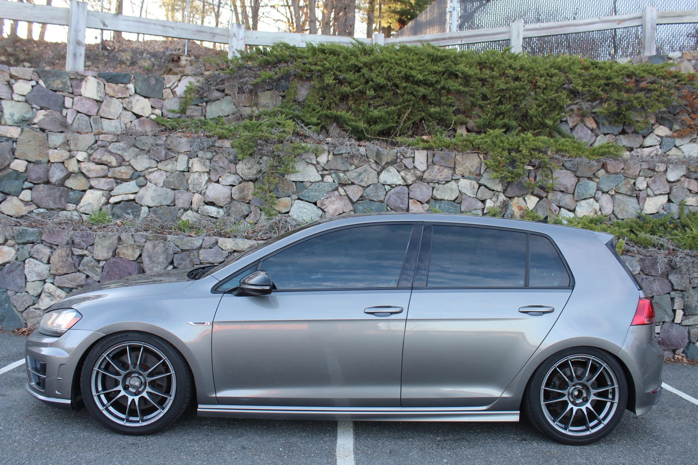 Used 2016 Volkswagen Golf 4-Door image 6