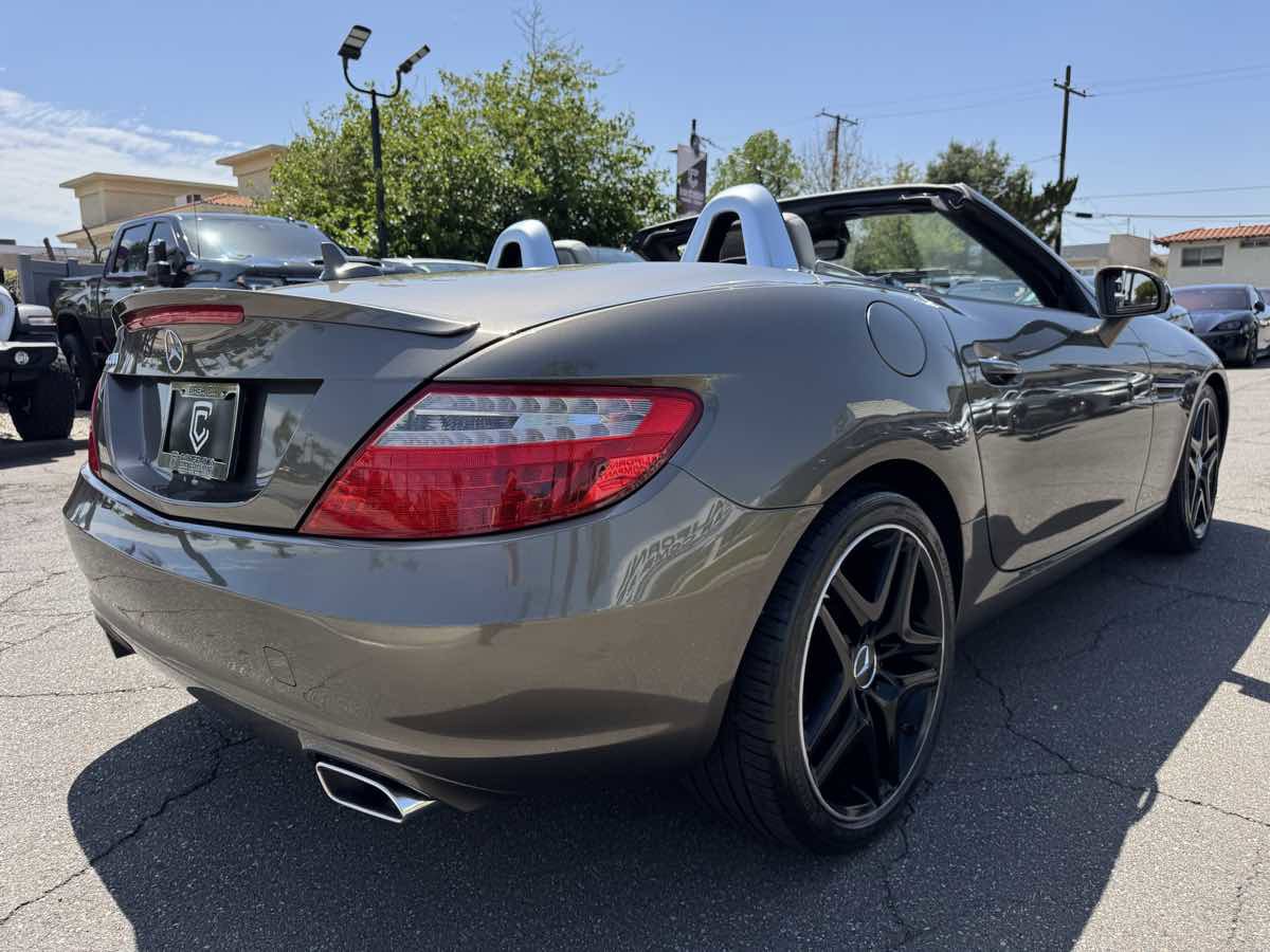 Used 2016 Mercedes-Benz SLK 300 w/ Premium 1 Package image 9