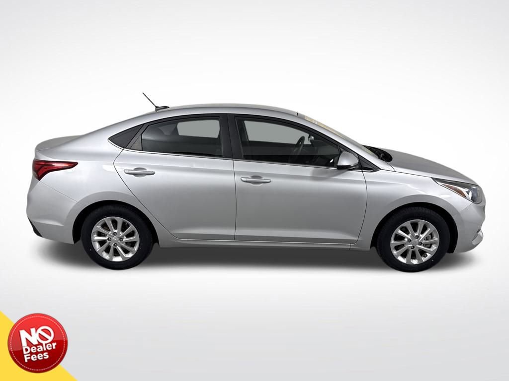 Used 2020 Hyundai Accent SEL image 2