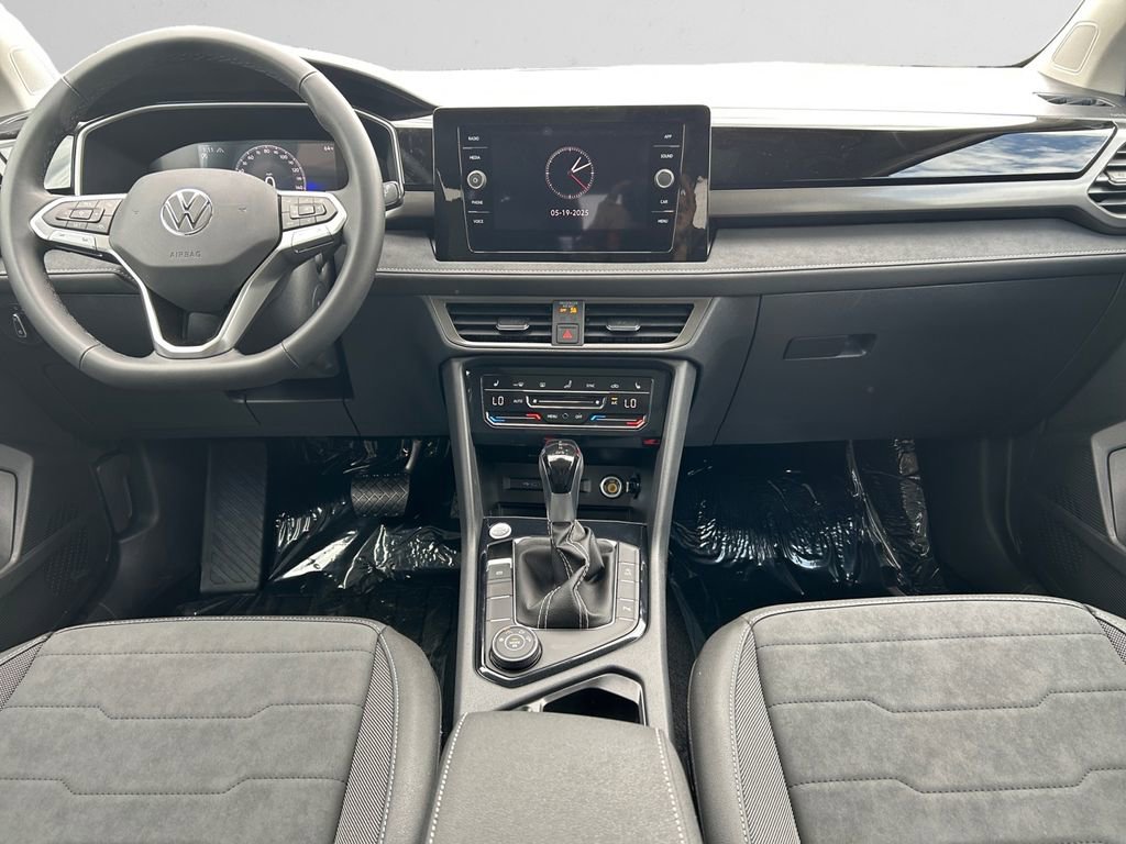 New 2025 Volkswagen Taos SE image 10