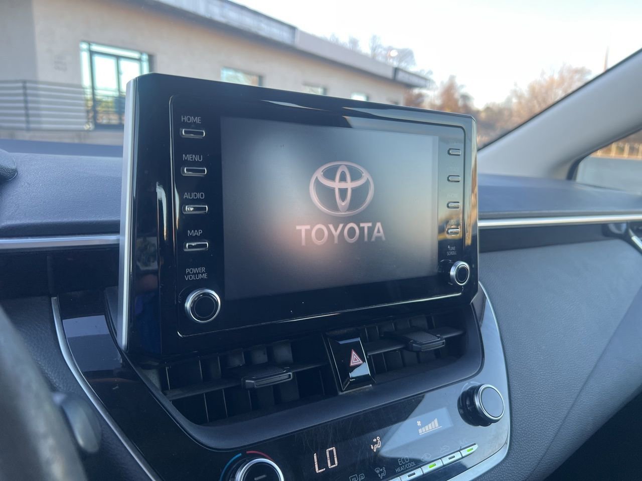 Used 2020 Toyota Corolla LE image 24