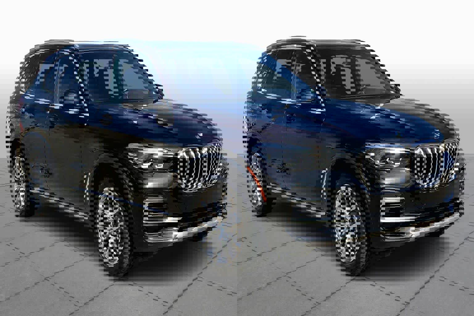 Used 2023 BMW X5 xDrive40i w/ Premium Package image 2