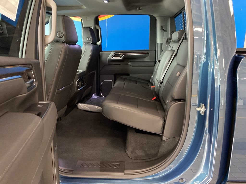 New 2026 Chevrolet Silverado 2500 LTZ w/ LTZ Premium Package AWD/4WD image 13