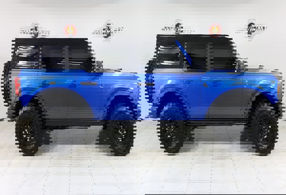 Used 2022 Ford Bronco Black Diamond image 2