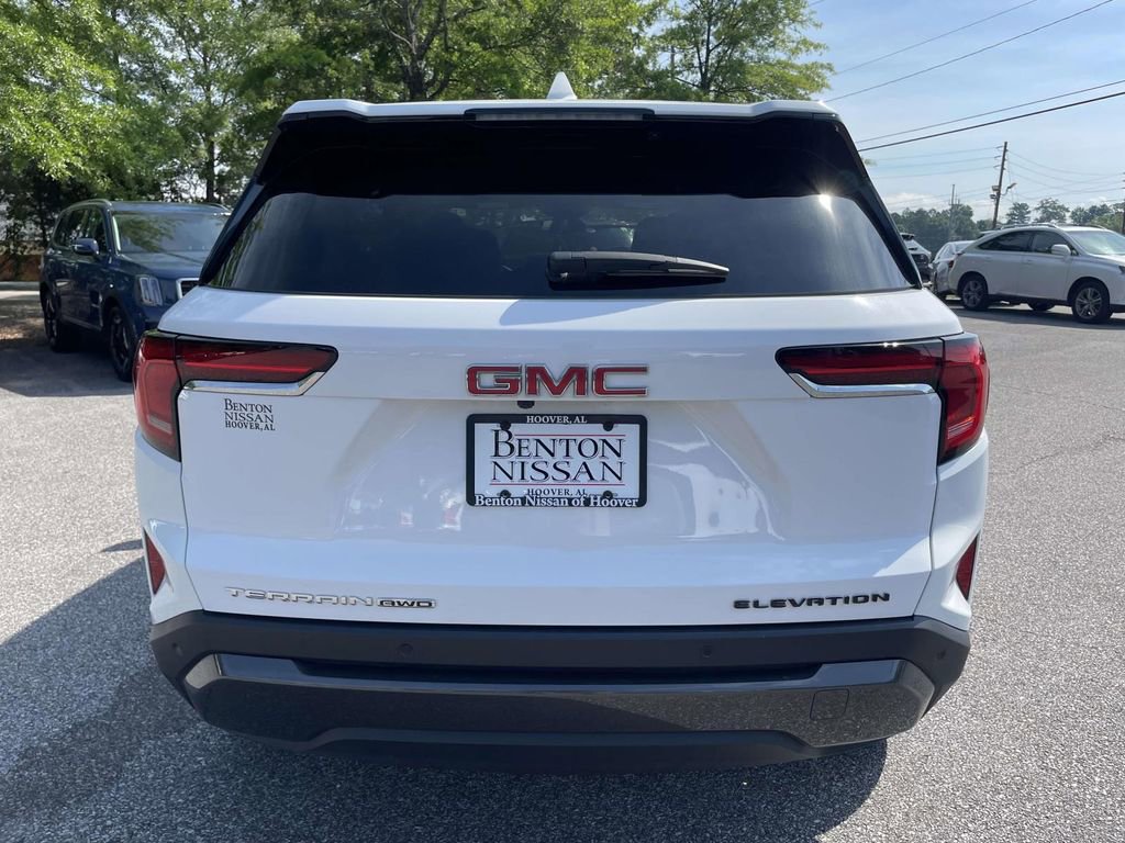 Used 2025 GMC Terrain Elevation AWD/4WD image 4