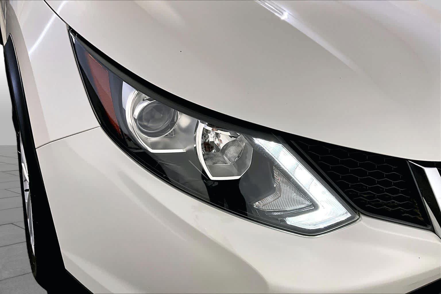 Used 2017 Nissan Rogue Sport SV AWD/4WD image 27