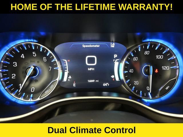 Used 2024 Chrysler Pacifica Touring-L image 17