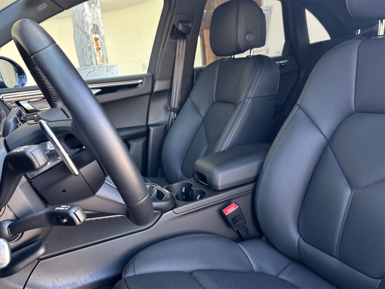 Used 2025 Porsche Macan image 5