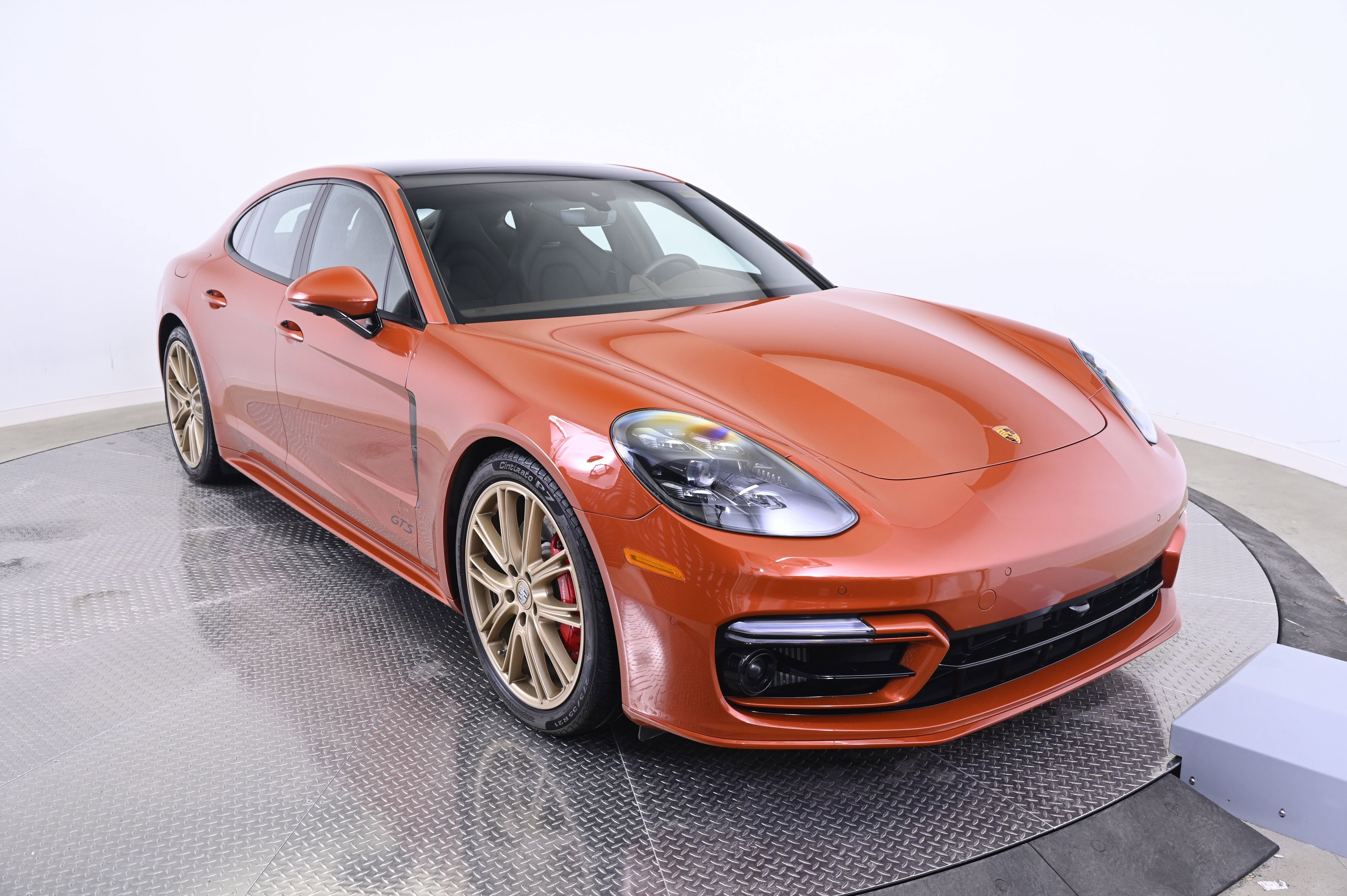 Used 2023 Porsche Panamera GTS image 9