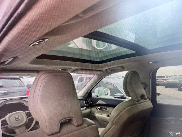 Used 2019 Volvo XC90 T6 Momentum w/ Advanced Package AWD/4WD image 4