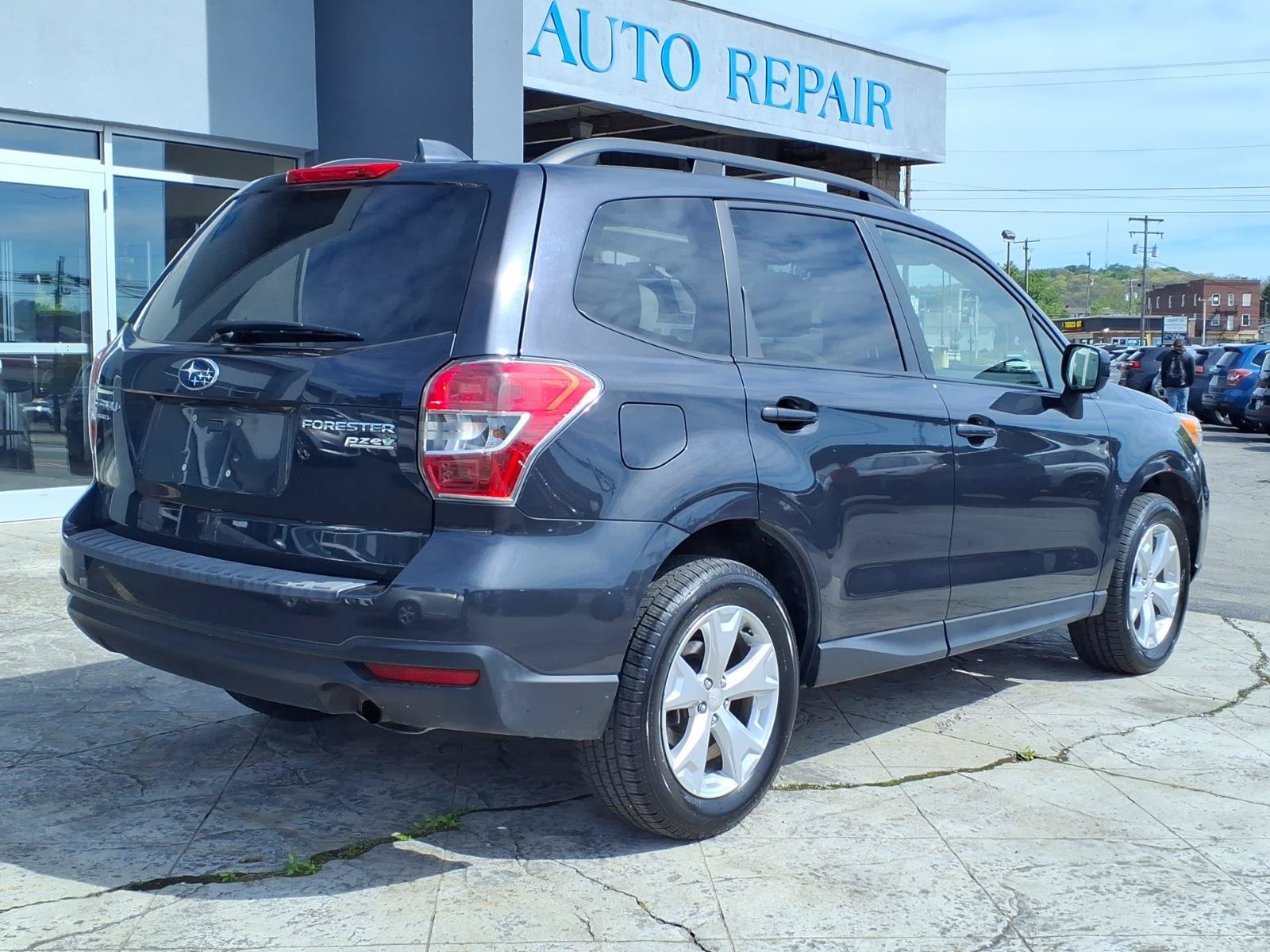 Used 2016 Subaru Forester 2.5i Premium w/ Popular Package #2 AWD/4WD image 3