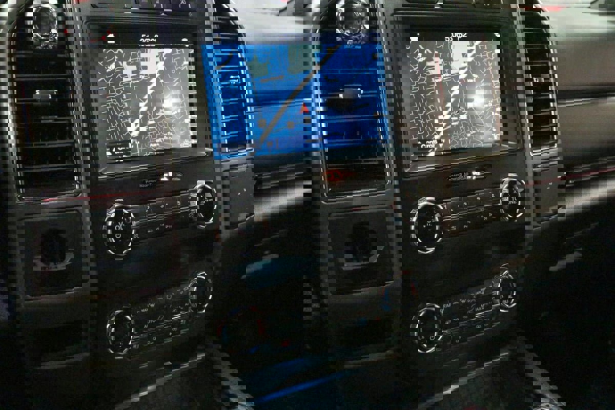 Used 2019 Ford Expedition XLT w/ Equipment Group 202A RWD image 19