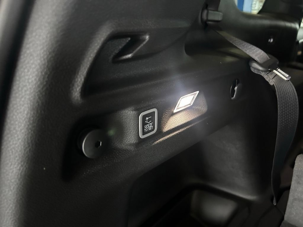 New 2025 Jeep Grand Cherokee L Limited w/ Luxury Tech Group II RWD image 16