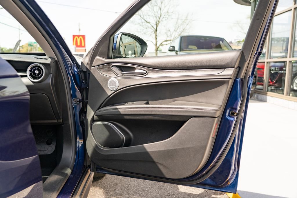 Used 2018 Alfa Romeo Stelvio AWD image 18