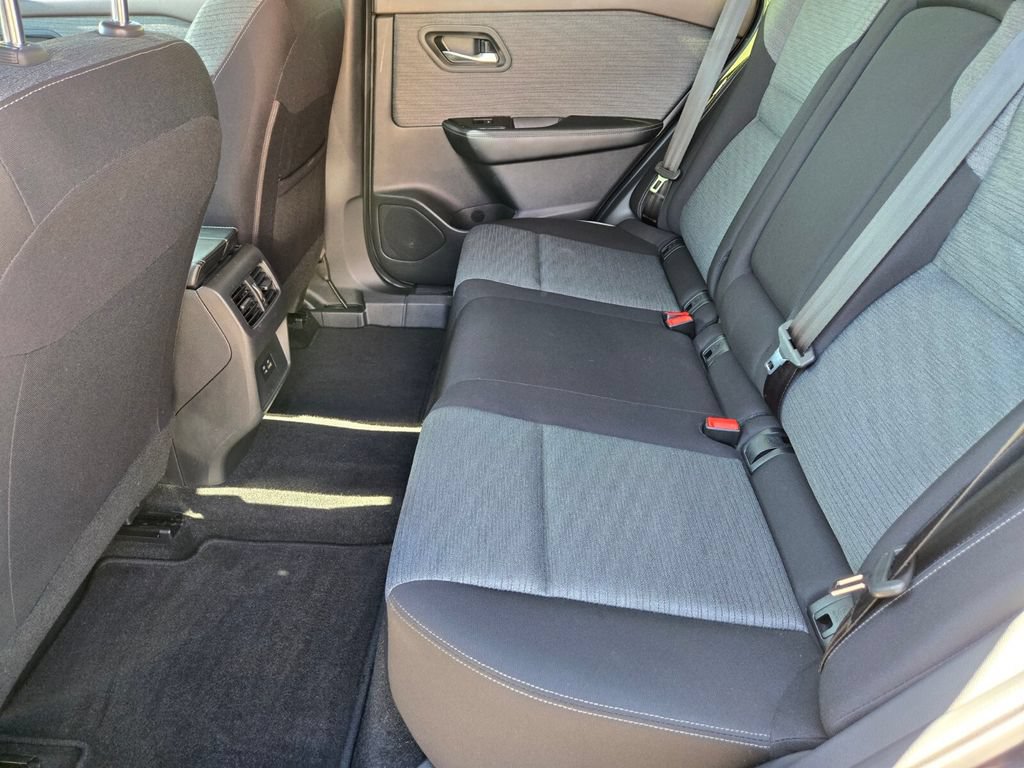 Used 2023 Nissan Rogue SV FWD image 12
