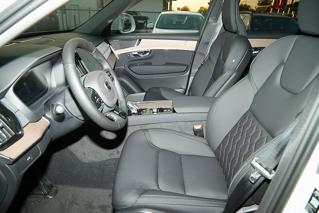 New 2026 Volvo XC90 B6 Plus w/ Protection Package image 16