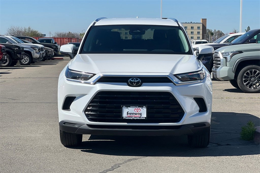Used 2025 Toyota Grand Highlander AWD image 11