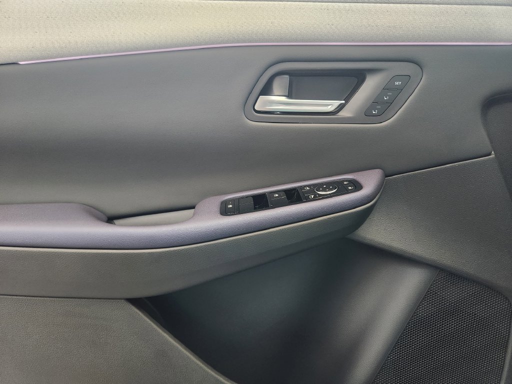 New 2026 Nissan Leaf Platinum+ w/ Cargo Package (Platinum+) FWD image 6