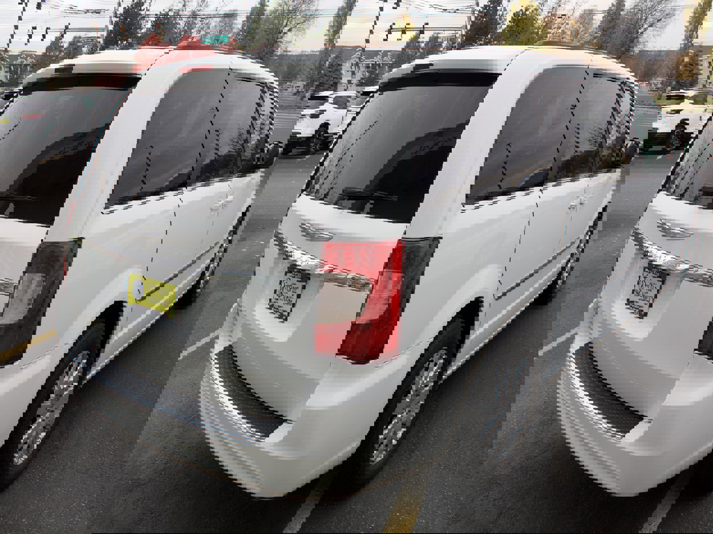 Used 2015 Chrysler Town & Country Touring image 5