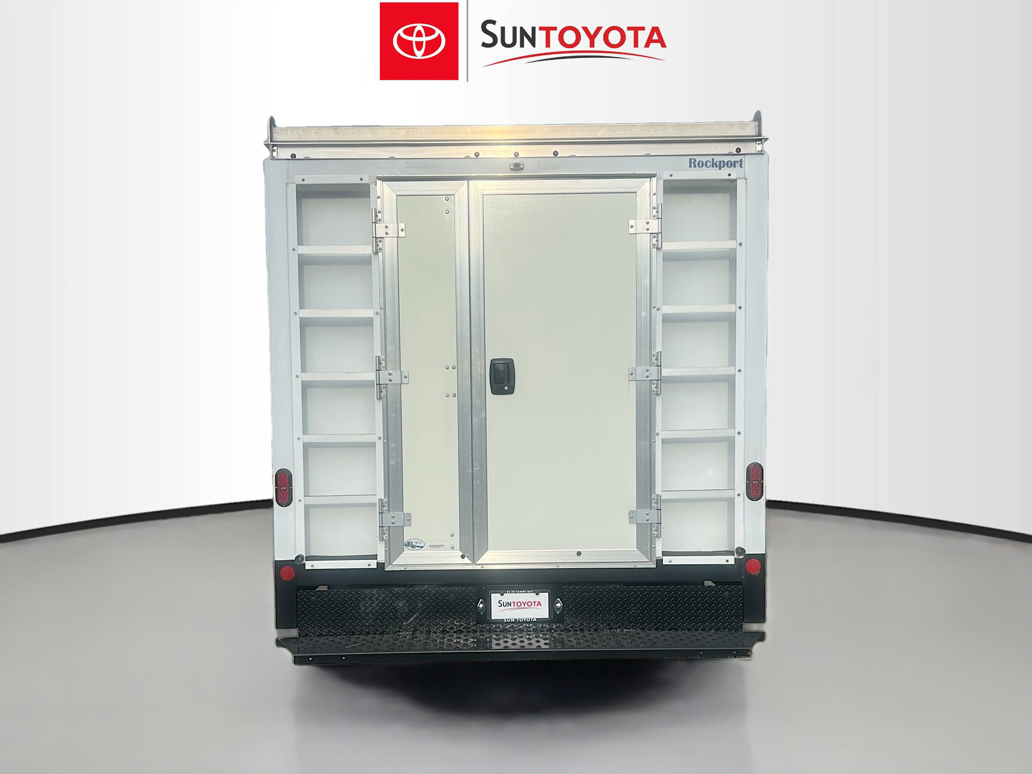 Used 2022 Chevrolet Express 3500 w/ Power Convenience Package RWD image 5