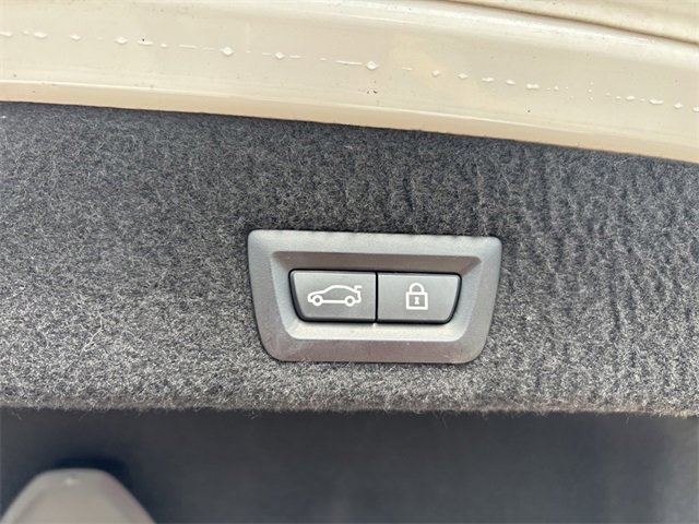 Used 2020 BMW 750i xDrive w/ M Sport Package image 34