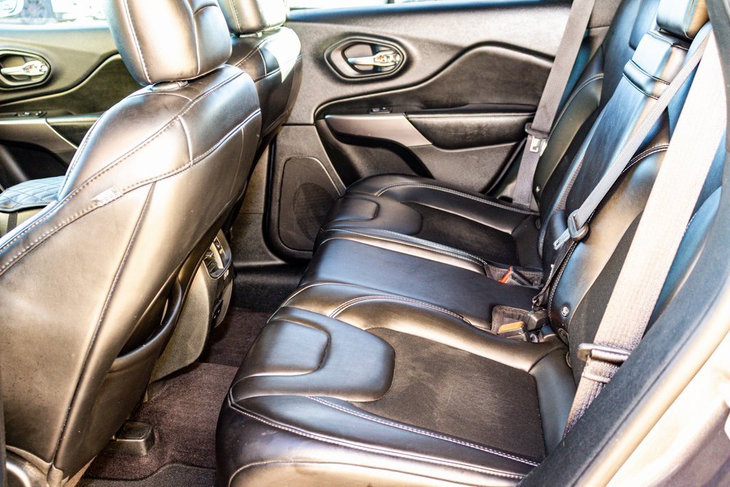 Used 2019 Jeep Cherokee Latitude Plus image 25