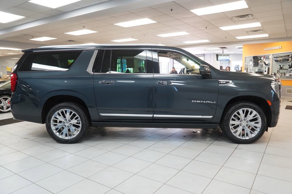 Used 2021 GMC Yukon XL Denali w/ Denali Premium Package AWD/4WD image 16