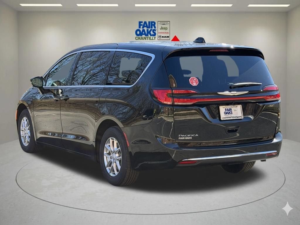 New 2026 Chrysler Pacifica Select FWD image 8