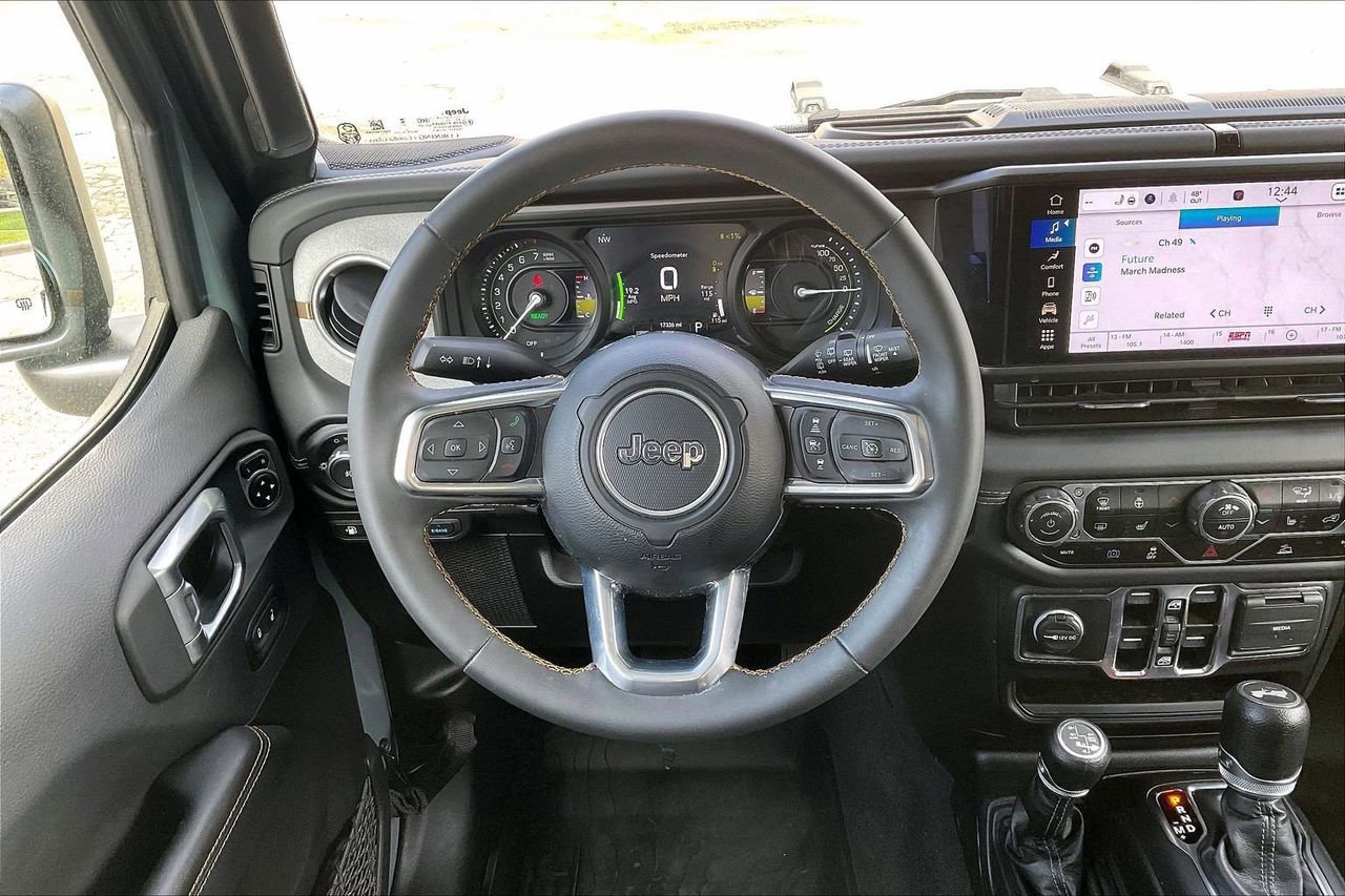 Used 2024 Jeep Wrangler Unlimited Sahara image 10