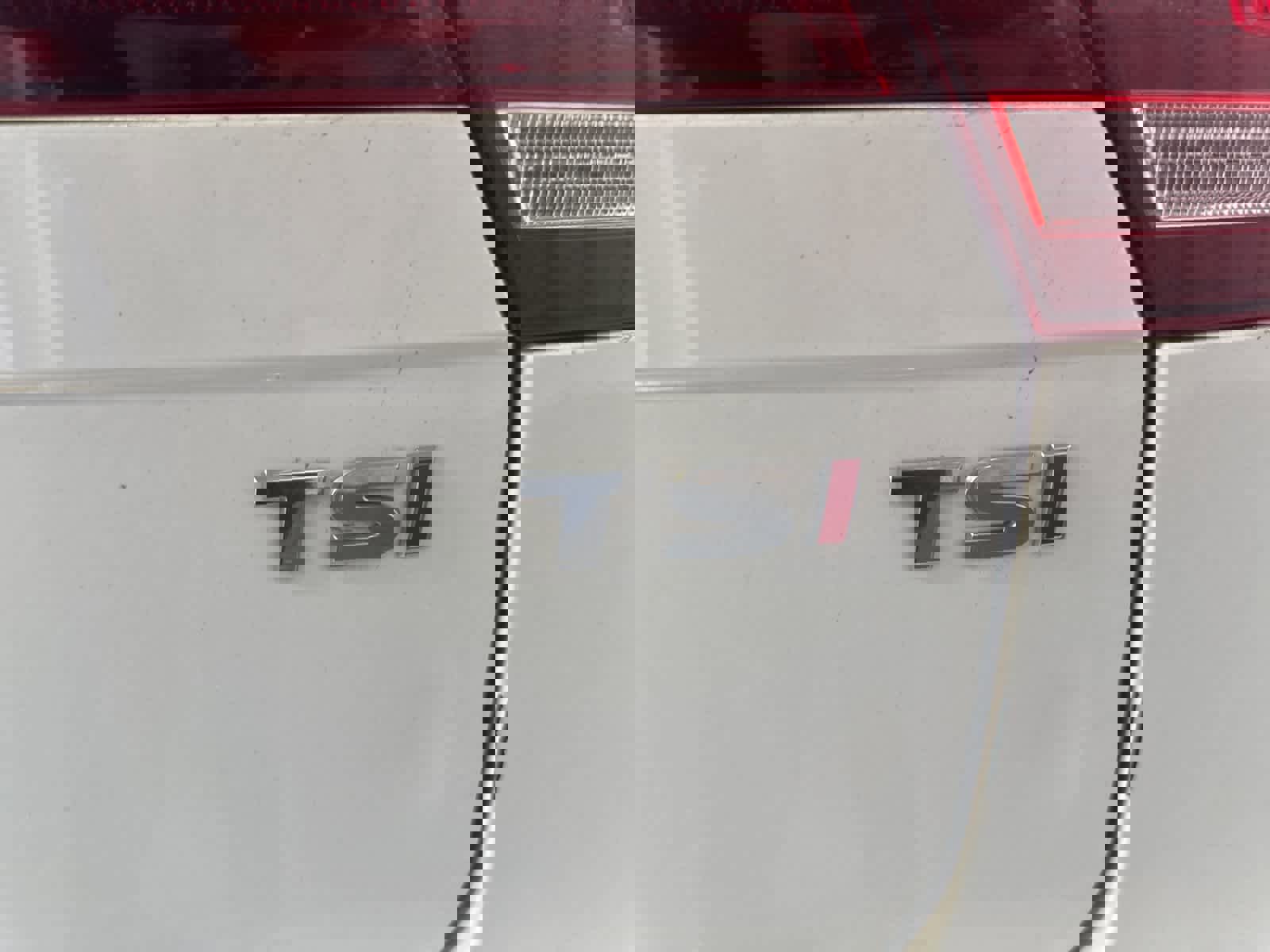 Used 2018 Volkswagen Tiguan S image 13