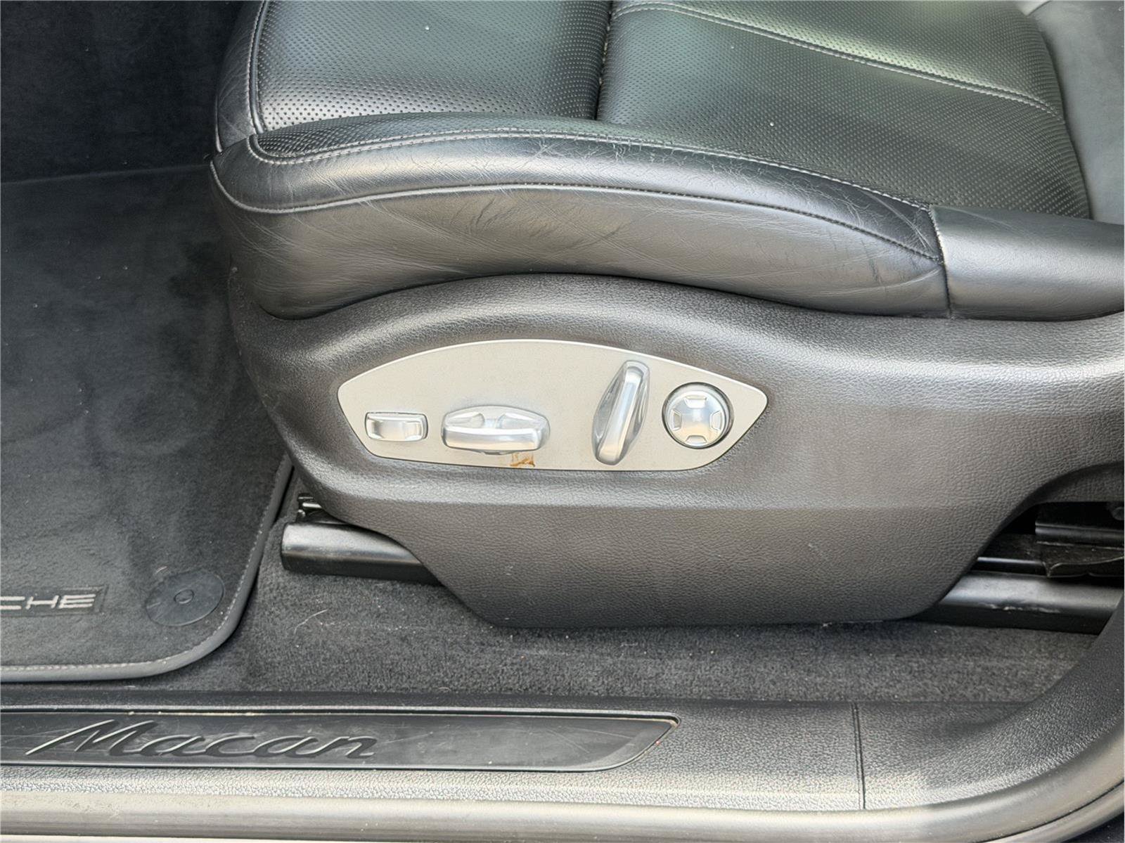 Used 2019 Porsche Macan AWD/4WD image 13