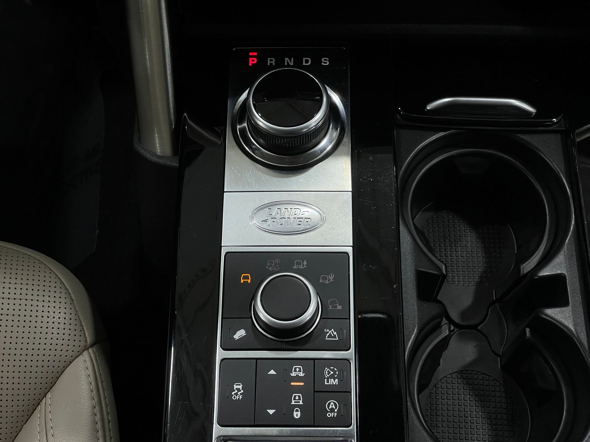 Used 2018 Land Rover Discovery HSE AWD/4WD image 27