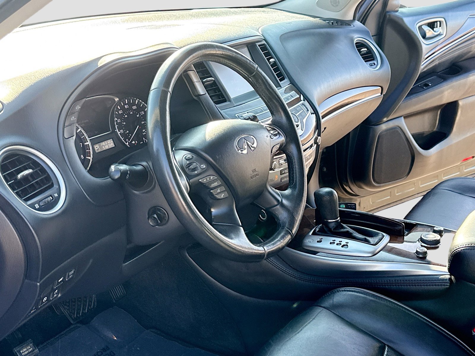 Used 2014 INFINITI QX60 FWD w/ Deluxe Touring Package image 4