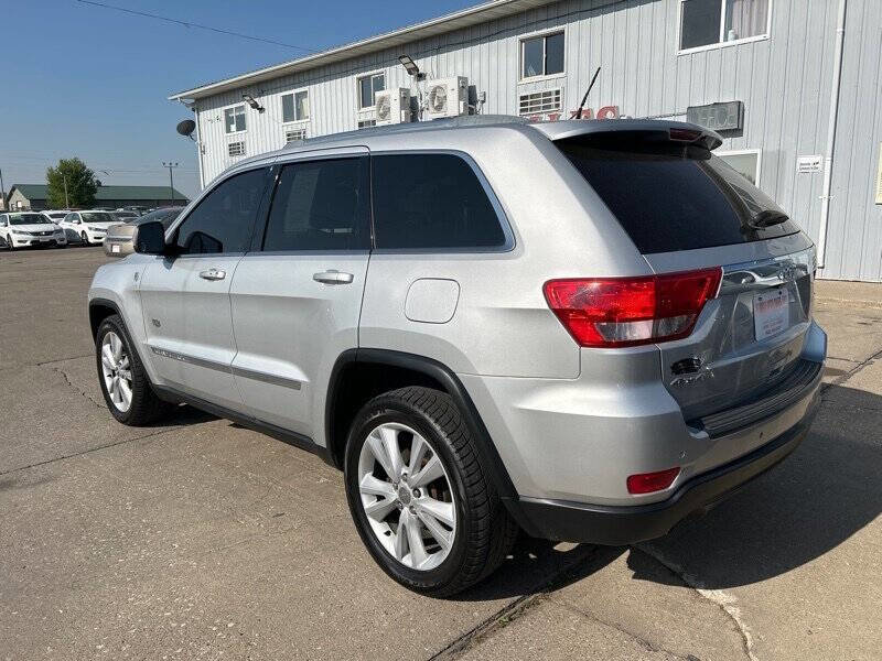 Used 2011 Jeep Grand Cherokee 70th Anniversary AWD/4WD image 3