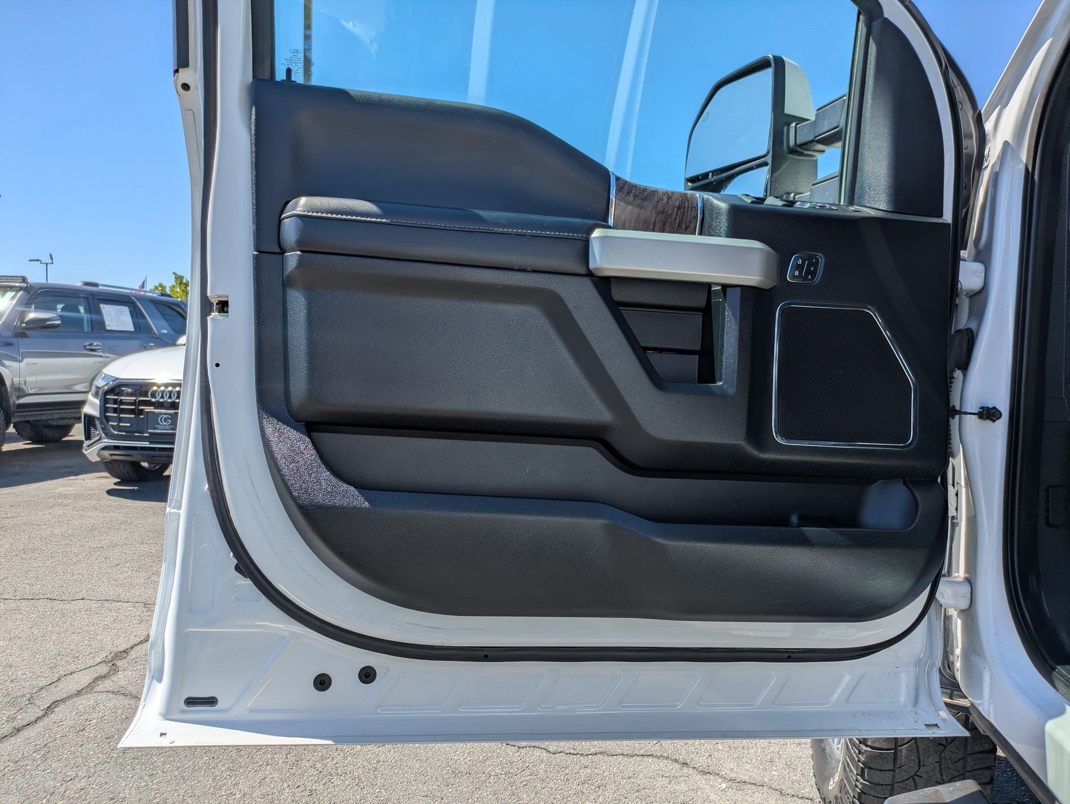 Used 2019 Ford F350 Lariat w/ Lariat Value Package AWD/4WD image 14