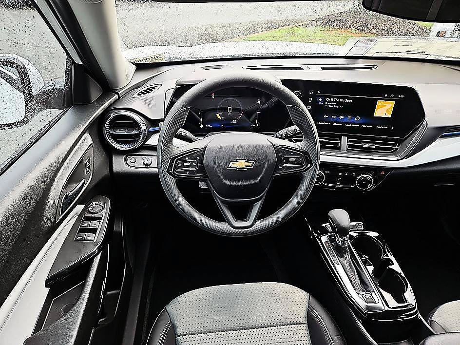 Used 2026 Chevrolet Trax LT FWD image 12