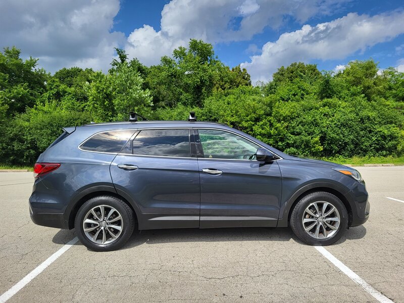 Used 2017 Hyundai Santa Fe SE FWD image 7