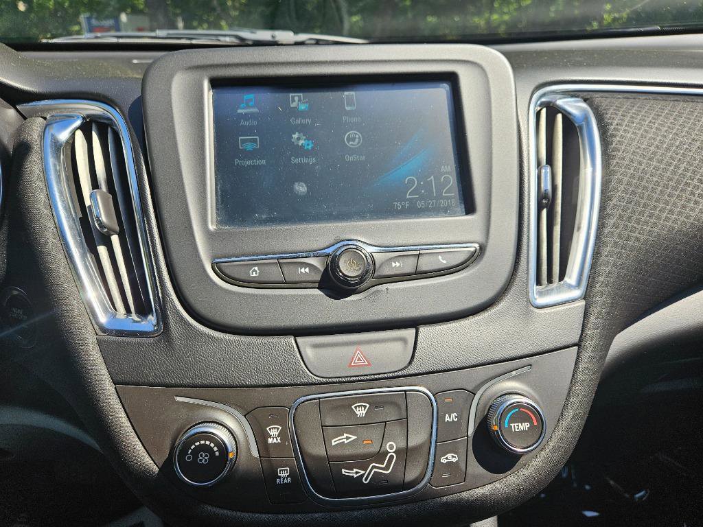 Used 2018 Chevrolet Malibu LT image 13