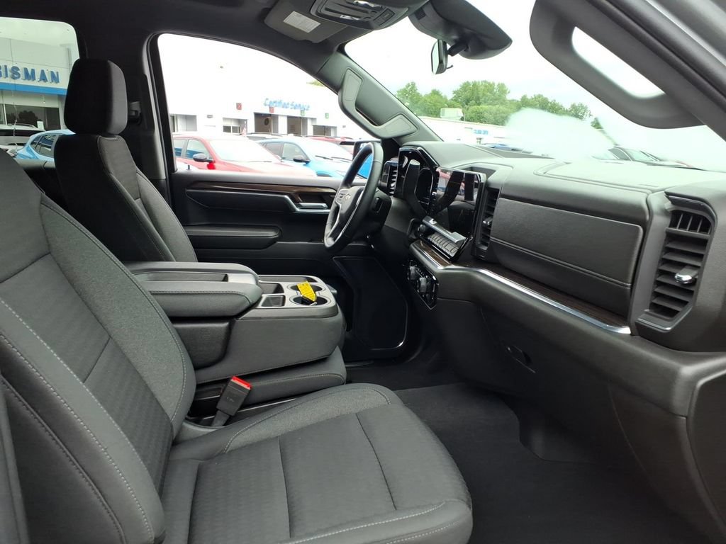 Used 2023 Chevrolet Silverado 1500 LT AWD/4WD image 19