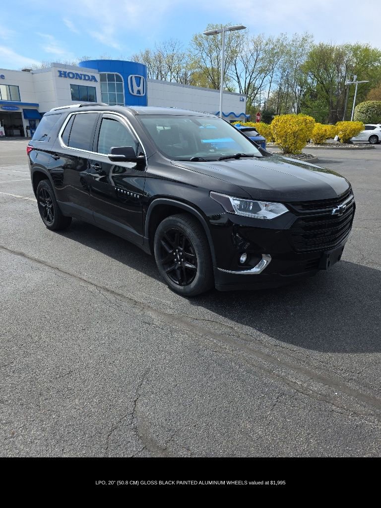 Used 2018 Chevrolet Traverse LT w/ LPO, Black Accent Package AWD/4WD image 2